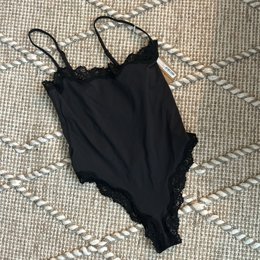 Skims Fits Everybody (G21) Lace Cami Bodysuit NWT XS